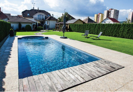 L'installazione di una piscina. Cosa devi sapere sui tipi e gli accessori delle piscine