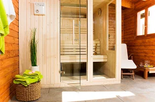 Le porte della sauna sono una parte essenziale di qualsiasi sauna