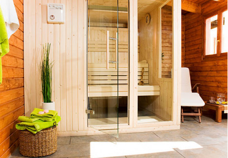 Le porte della sauna sono una parte essenziale di qualsiasi sauna