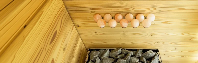 I benefici del sale himalayano nella sauna e come utilizzarlo al suo interno.
