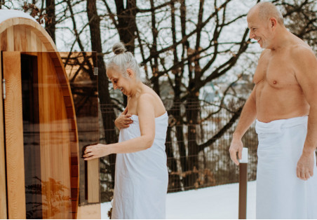 Preparazione invernale: sigillatura, guarnizioni e calibrazione della porta della sauna