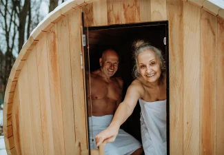 Preparazione invernale: sigillatura, guarnizioni e calibrazione della porta della sauna
