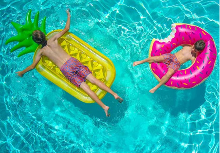 Mantenere pulita l'acqua delle piscine per bambini: salute e sicurezza senza cloro