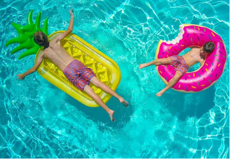 Mantenere pulita l'acqua delle piscine per bambini: salute e sicurezza senza cloro