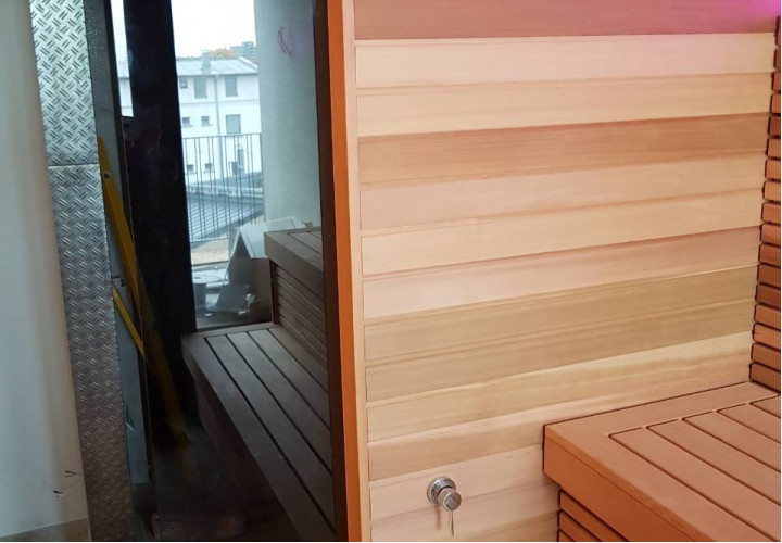 Sauna combinata con parete di sale dell'Himalaya
