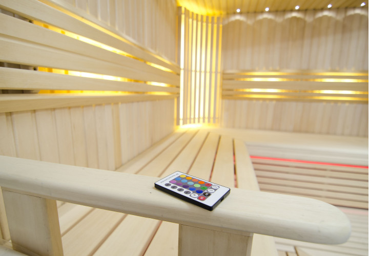 Sauna luminosa con illuminazione a LED regolabile