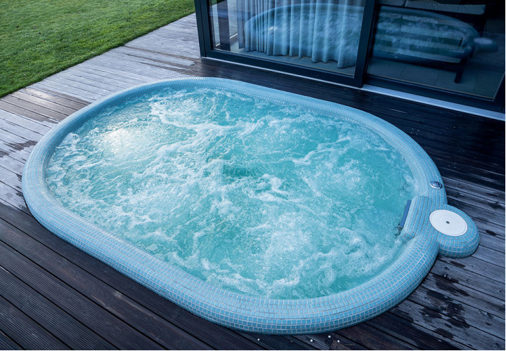 Piscina idromassaggio all'aperto