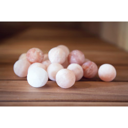 Un set di palline di sale dell'Himalaya  Un set di palline di sale dell'Himalaya