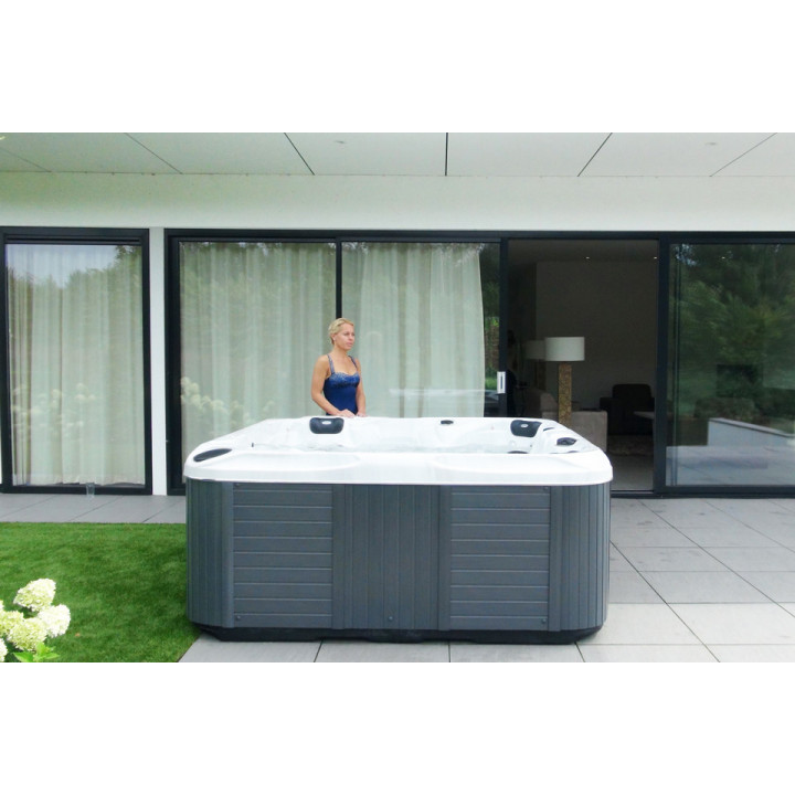 Piscina idromassaggio SPA – Solace