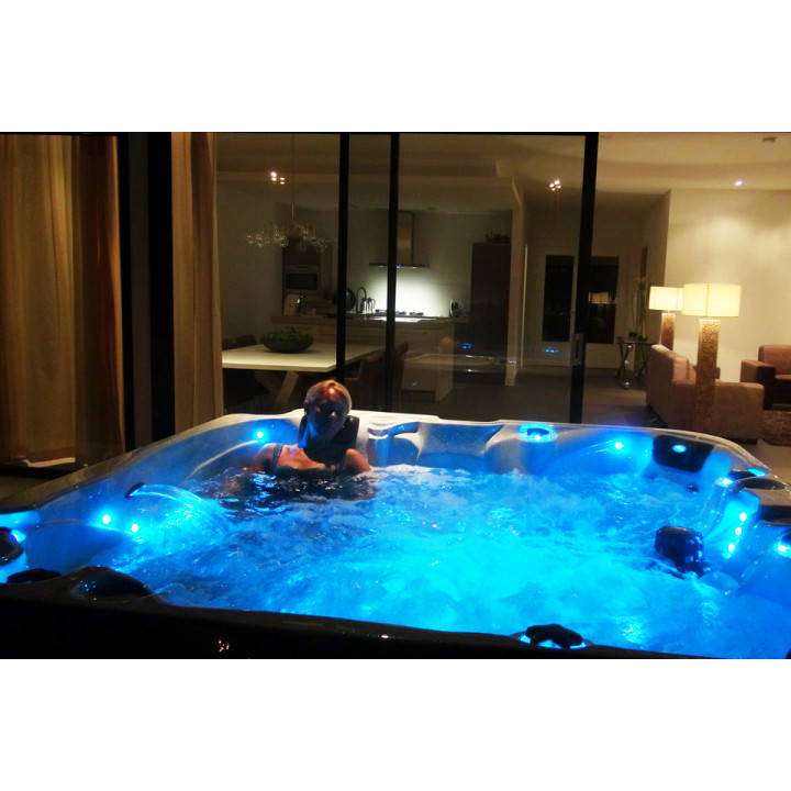 Piscina idromassaggio SPA – Solace