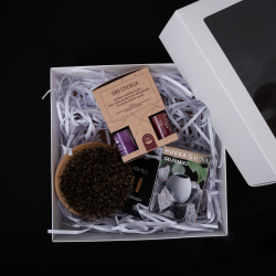Set regalo in scatola regalo CALORE PROFUMATO. Un pennello, una tazza per profumi e oli essenziali.  Set regalo in scatola regalo CALORE PROFUMATO. Un pennello, una tazza per profumi e oli essenziali.