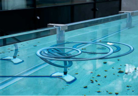 I 10 problemi più comuni delle piscine in estate e le relative soluzioni rapide