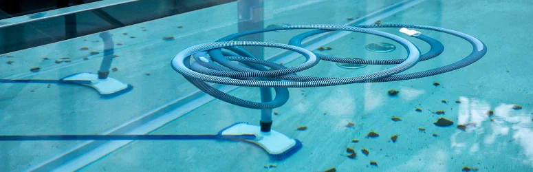 I 10 problemi più comuni delle piscine in estate e le relative soluzioni rapide