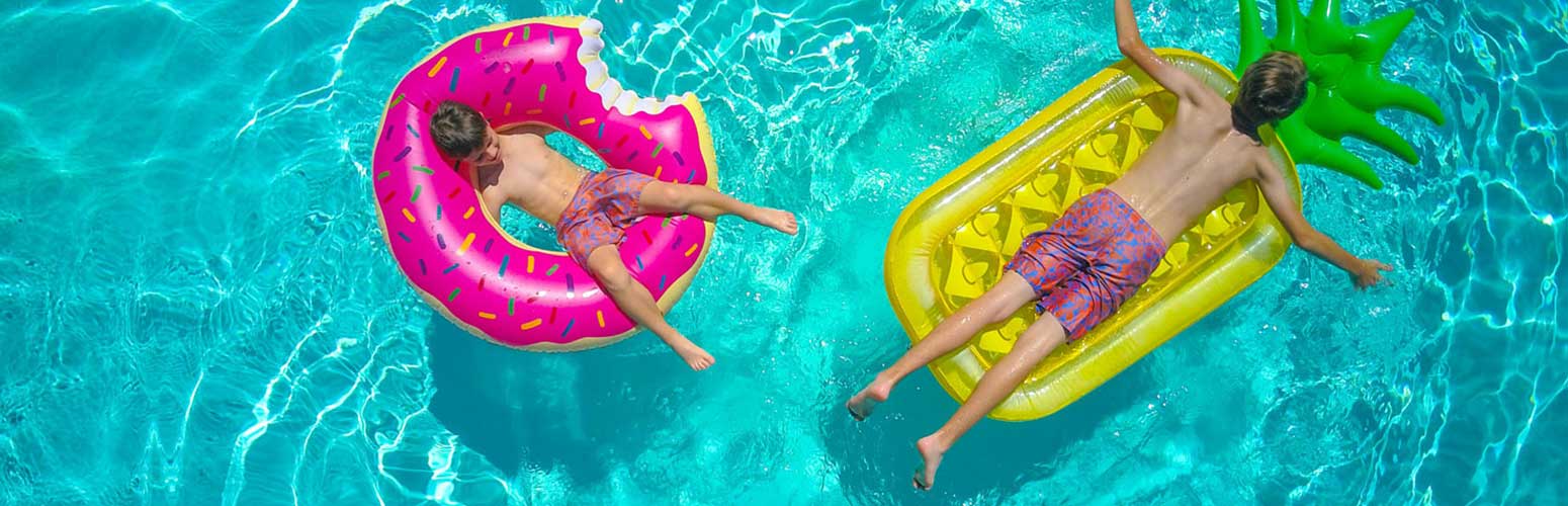 Mantenere pulita l'acqua delle piscine per bambini: salute e sicurezza senza cloro