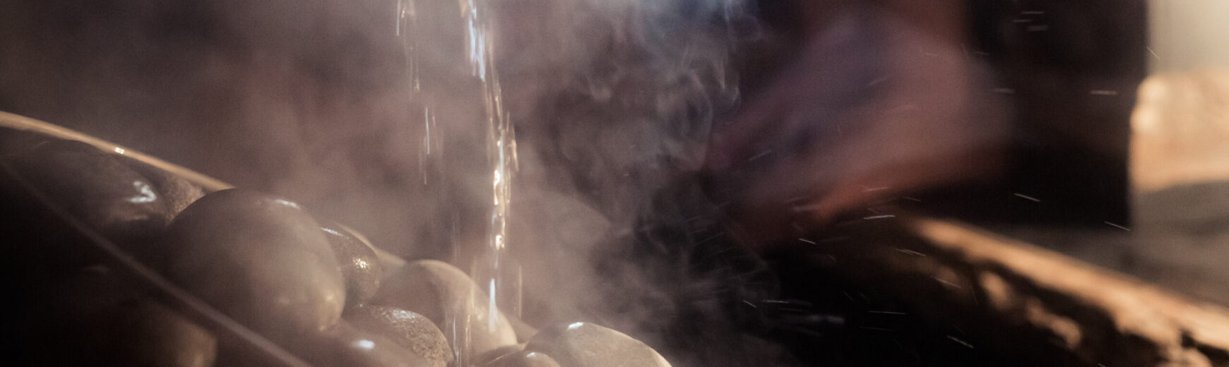 È possibile versare acqua su una stufa elettrica per sauna? Uso corretto ed errori comuni