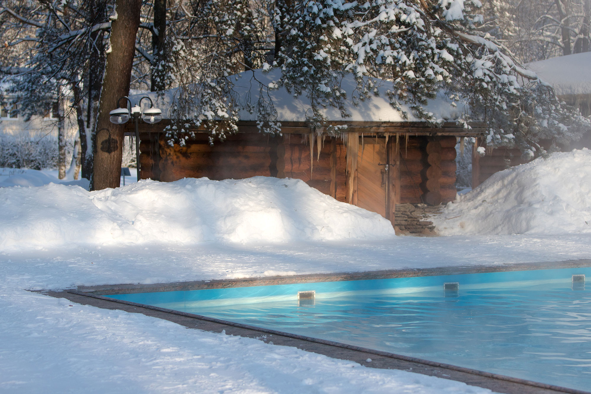 sauna e piscina in inverno