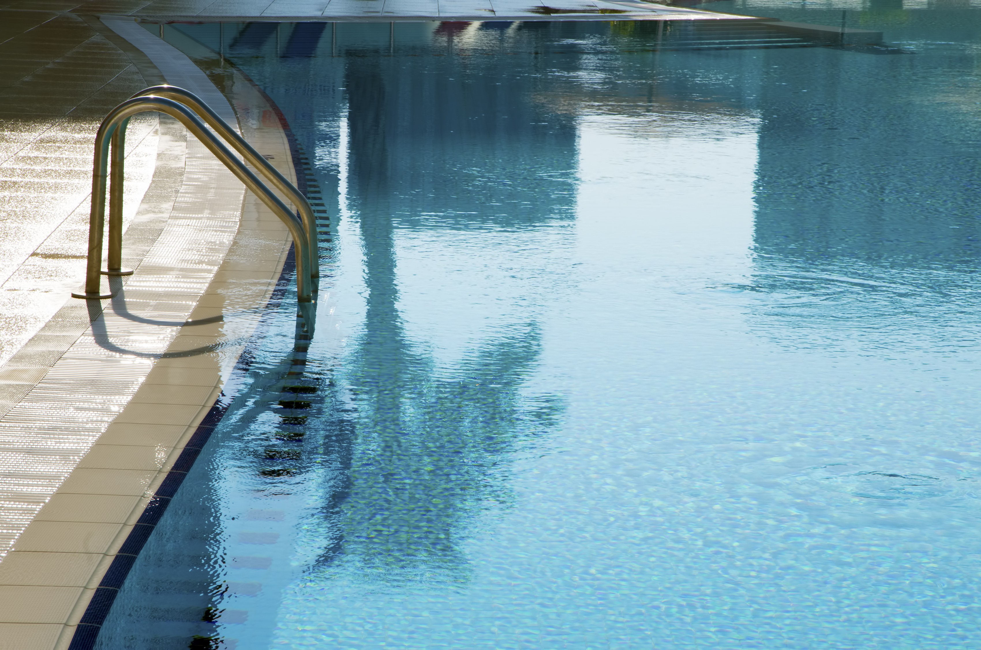 Apertura della stagione delle piscine dopo l'inverno.