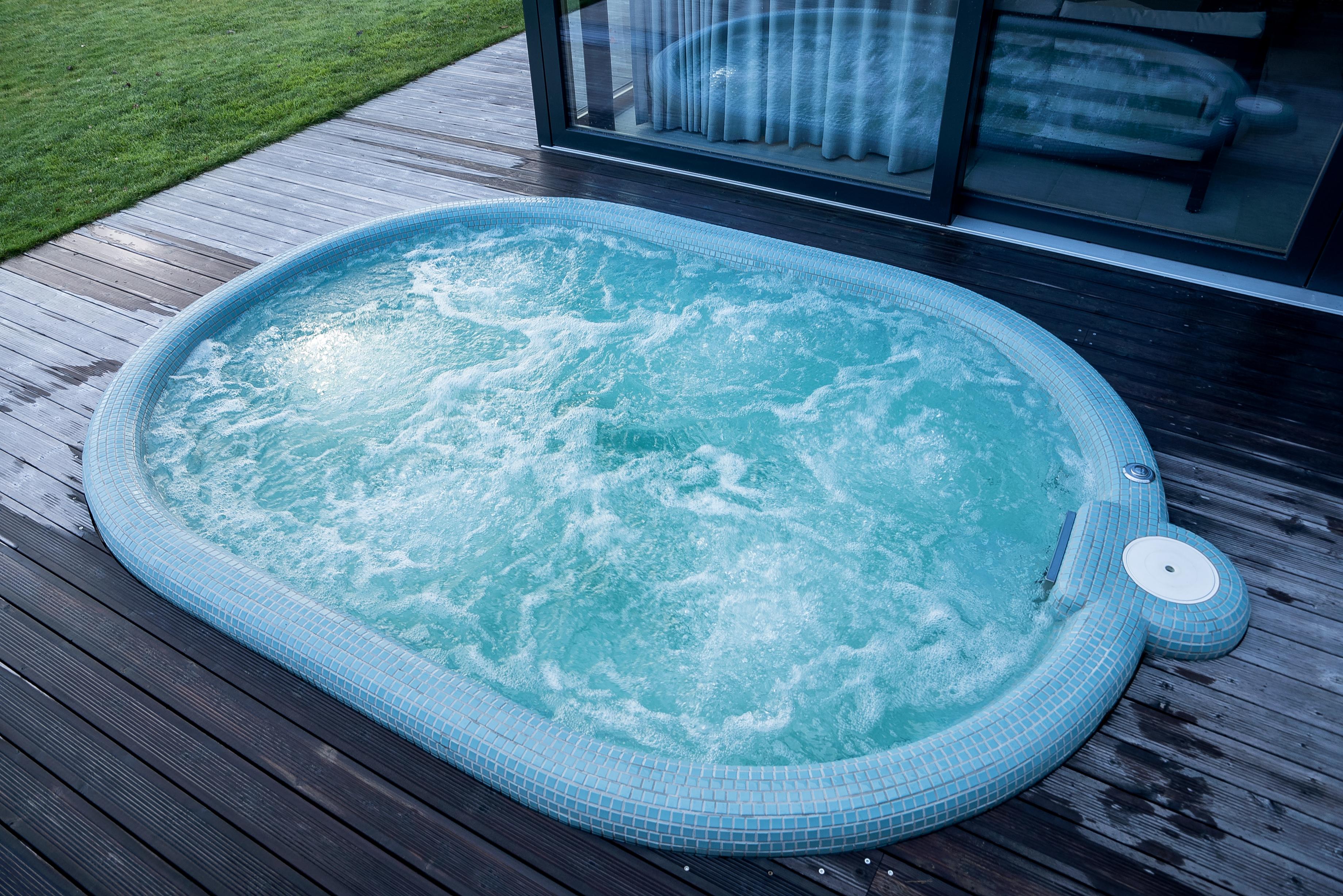 Piscina idromassaggio all'aperto
